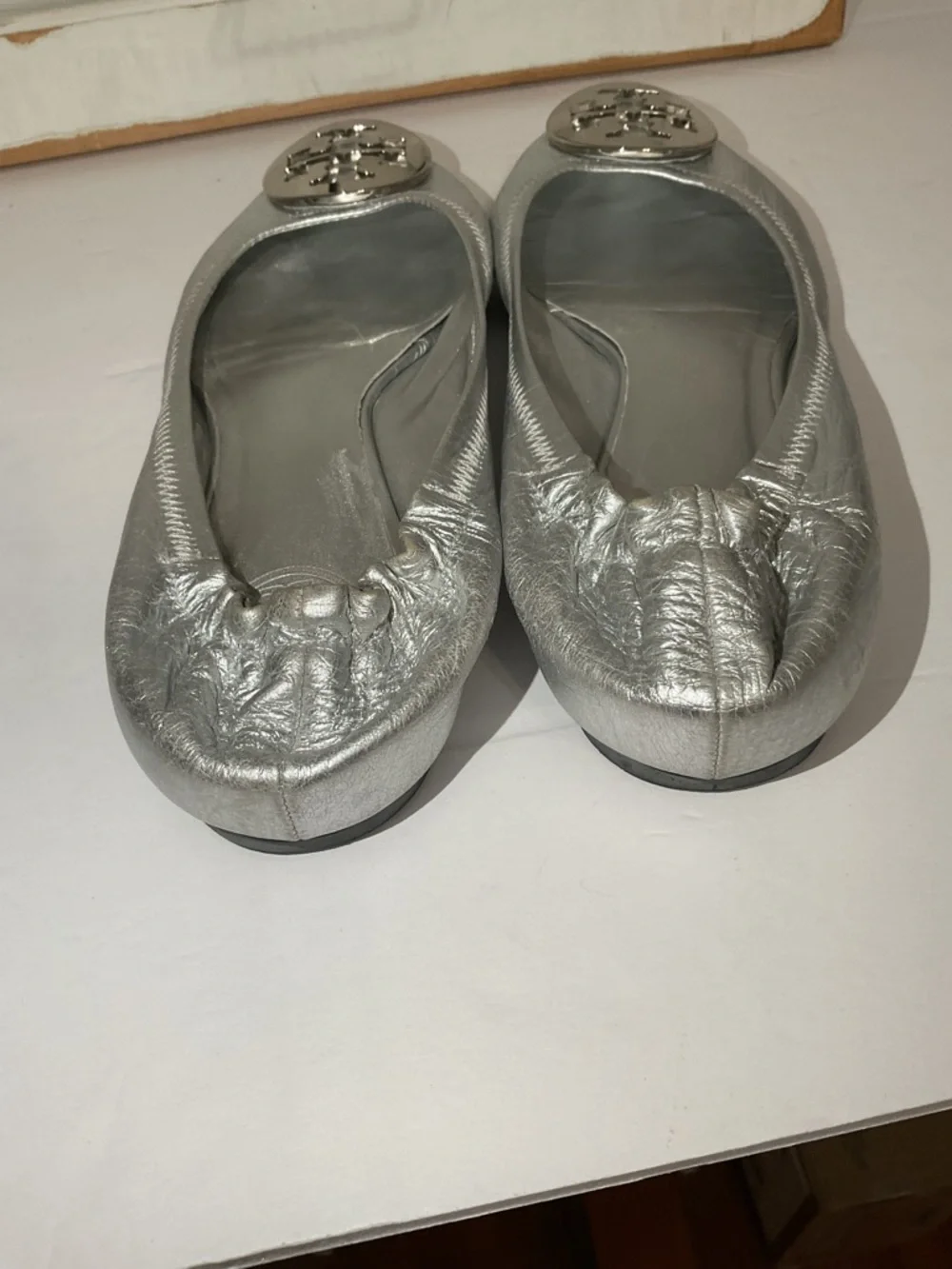 Tory Burch Reva Metallic Silver Logo Round-Toe Ballet Flats Size 6